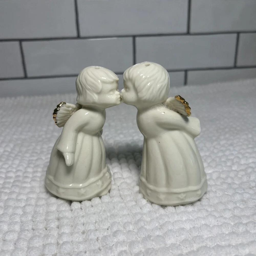 Vintage Formalities Baum Bros White & Gold Kissing Angel Salt & Pepper Shakers